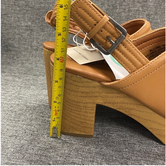 Universal Thread Platform Clogs - Picture 5 of 5